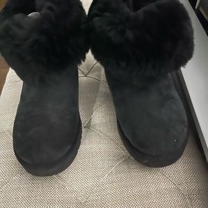 Ugg Bailey button size 10 barely worn